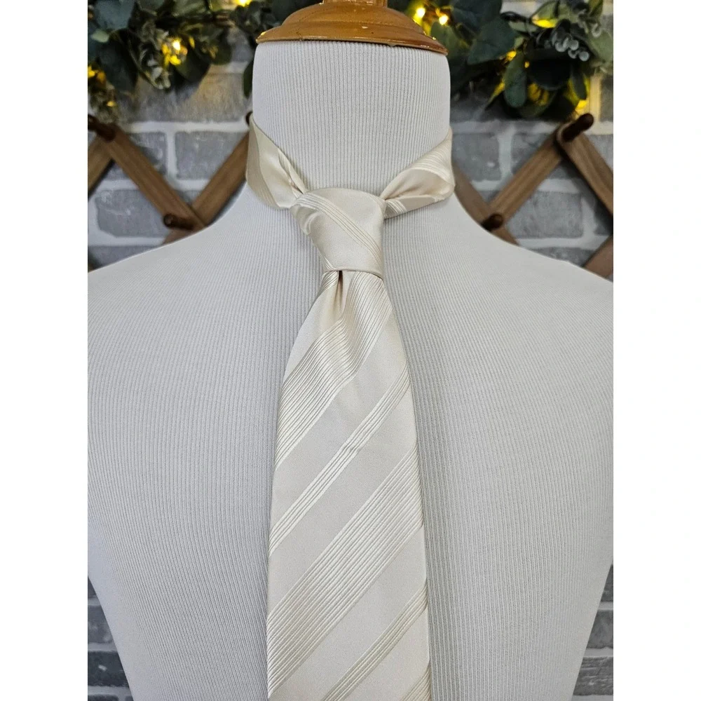 Donald J Trump Mens Cream Ivory Striped 100% Silk Necktie‎ Signature Collection